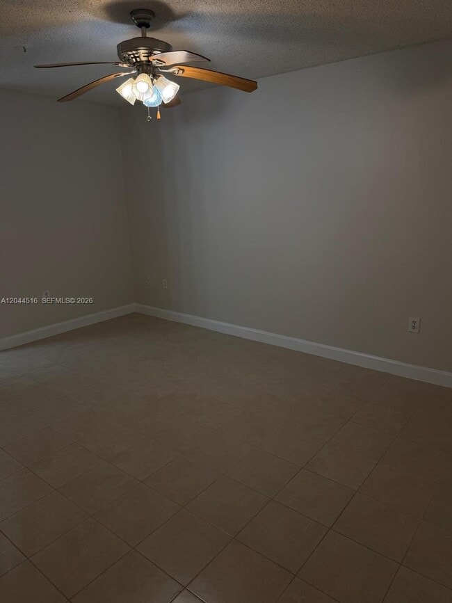 Photo - 458 NE 210th Cir Terrace Unidad 101-8