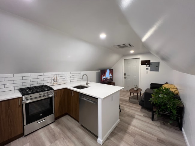 Photo - 3422 W Schubert Ave Unit 3