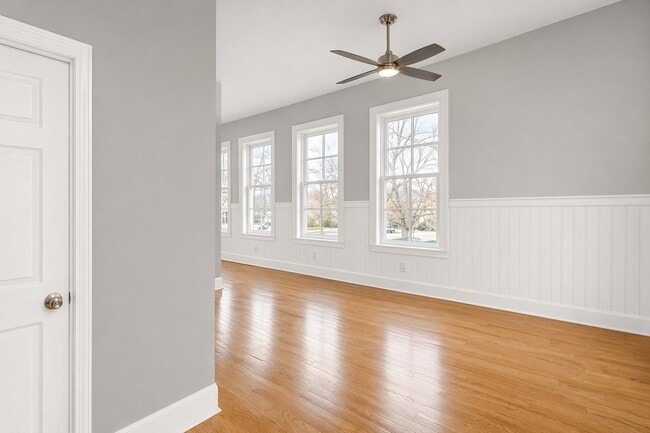 Photo - 124 W Bank St