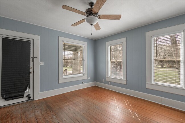 Photo - 254 S Railroad St