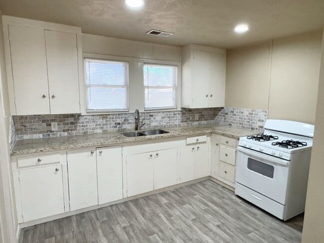 Photo - 4305 Grandberry Ave