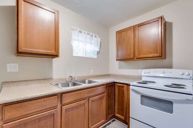 Photo - "Charming 2-Bedroom Duplex with Full Bath in Wichita – Cozy 672 Sq Ft Gem at 4910 E Gilbert!"