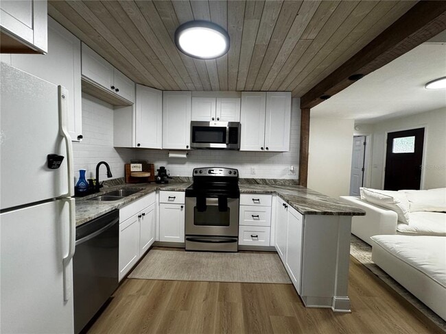 Photo - 3008 Hillview St