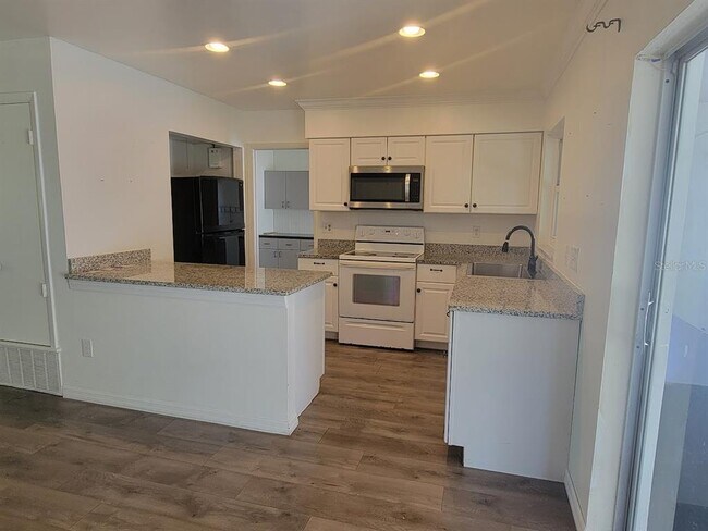 Photo - 6290 Coniston Terrace