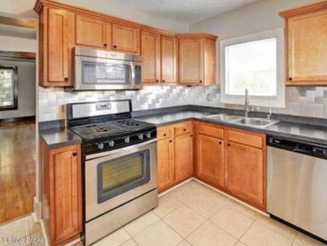 Photo - 644 Ervay Ave