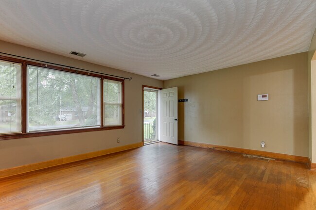 Photo - 128 Mann Dr