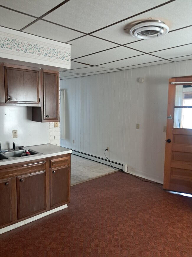 253 Hudson Ave Unit Second Floor 2 Bedroom Mechanicville