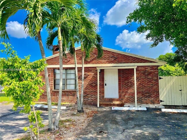 Building Photo - 6137 Pierce St Rental