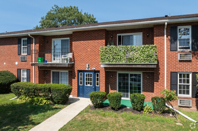 Building Photo - Oak Hollow Apartments