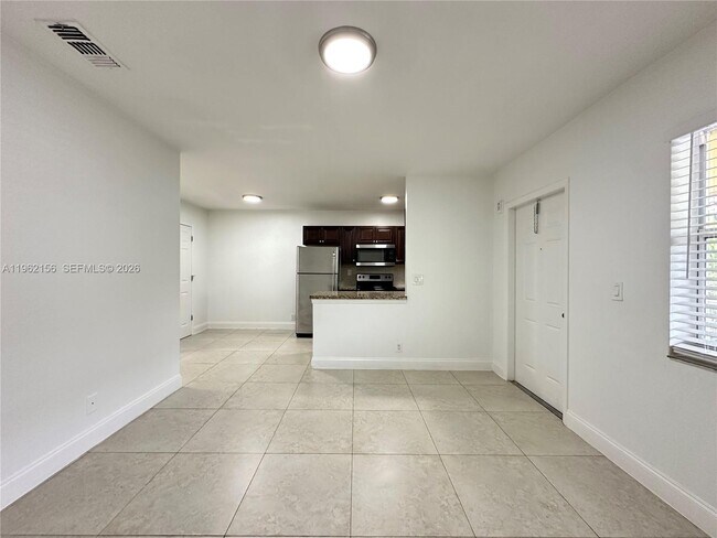 Photo - 2640 NE 8th Ave Unidad 15