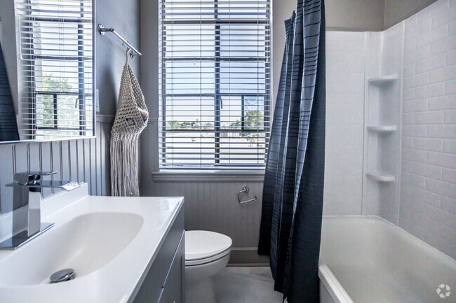 2 BR, 1 BA - The Williamsburg