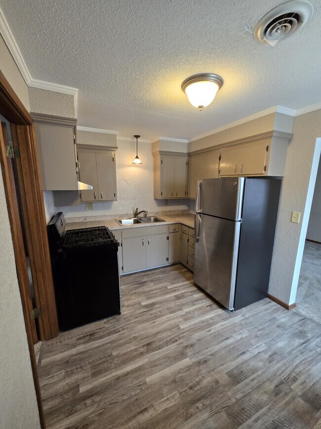 Photo - 302 N Cedar Ave