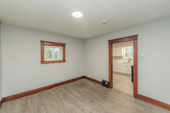 Photo - 1038 W 11th St