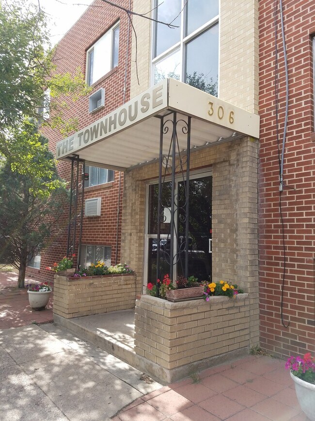 Photo - 306 E 18th St Unidad 306 E 18th St  26