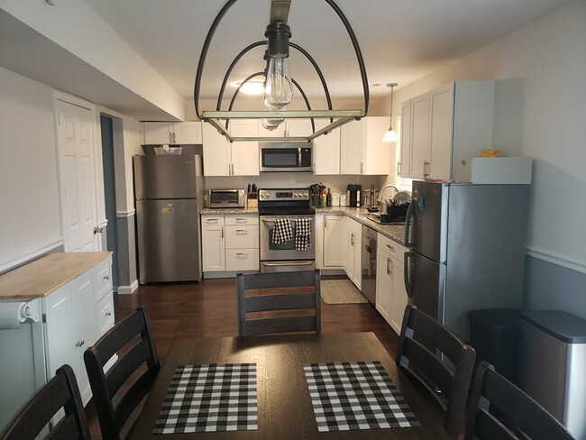 106 Medley Dr Unidad 1 - Front Facing Downstairs Room