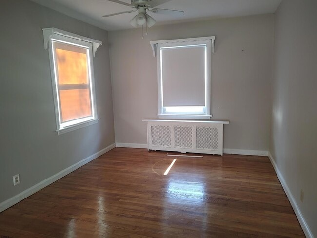 Photo - 3005 Fernwood Ave