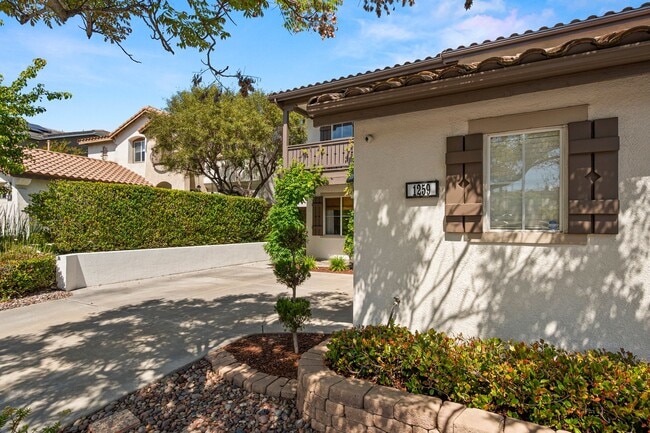 Photo - Gorgeous Eastlake Townhome!