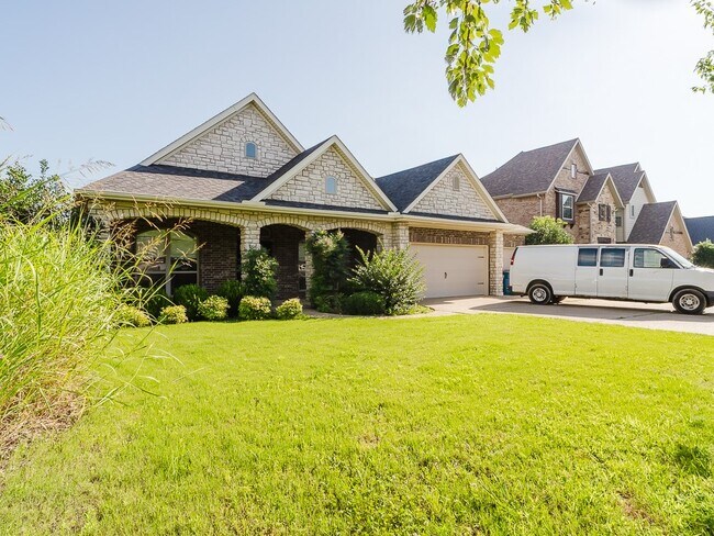 Photo - 1500 SW Wisteria Ave
