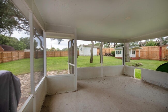 Photo - 20 Dogwood Ln