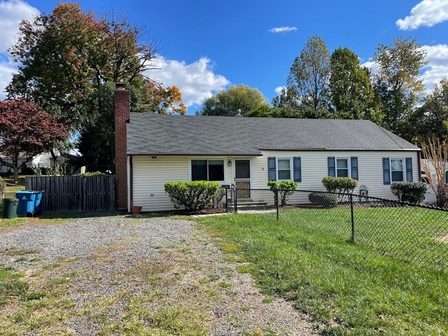 Building Photo - Cheerful 3 Bedroom 2 Bathroom With Office ...