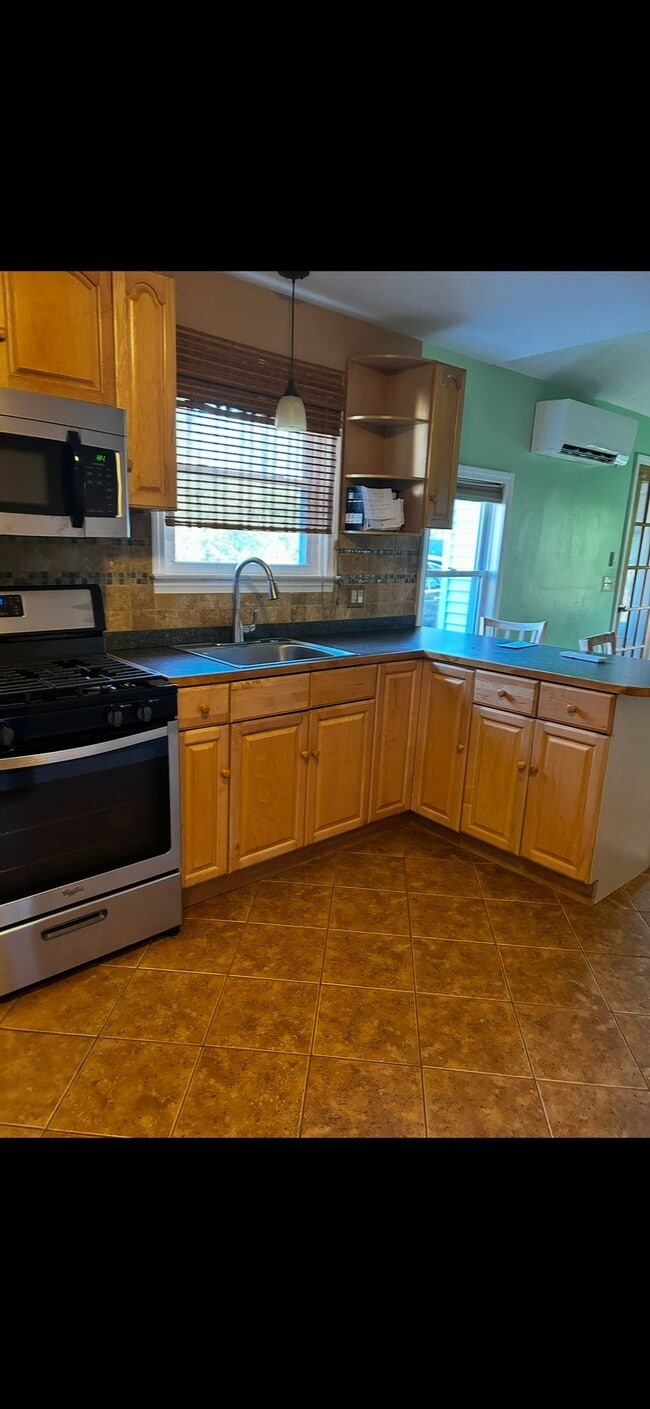 Photo - 15 Corwin St