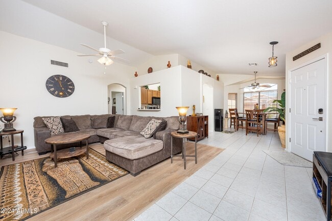 Photo - 707 W Baylor Ln