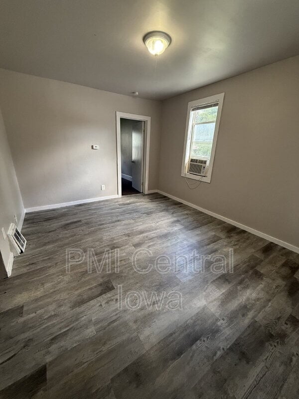 Photo - 1701 E Walnut St