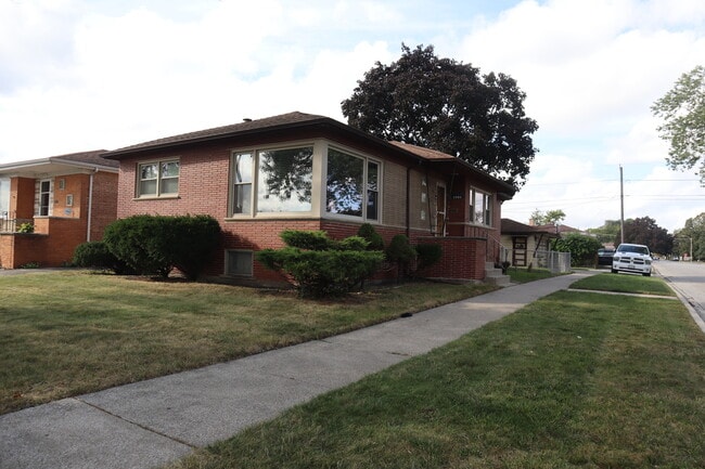 Building Photo - 2900 W 101st Pl Rental