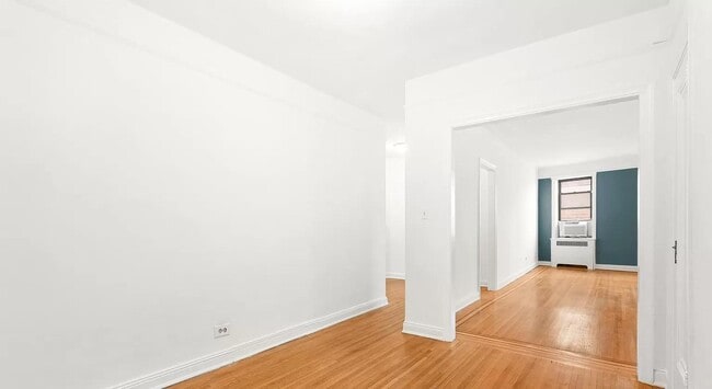 Photo - 30-83 Crescent St