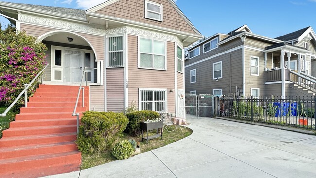 Photo - Well-maintained, Charming duplex – 3bd 2ba Upper-Level Unit Unidad Upper