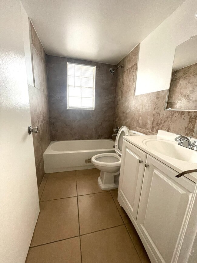 Photo - LARGE NEWLY RENOVATED 2 BEDROOM APARTMENTS... Unit 1909-4