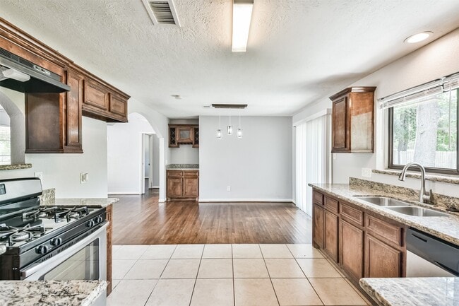 Photo - 7106 Pinetex Dr
