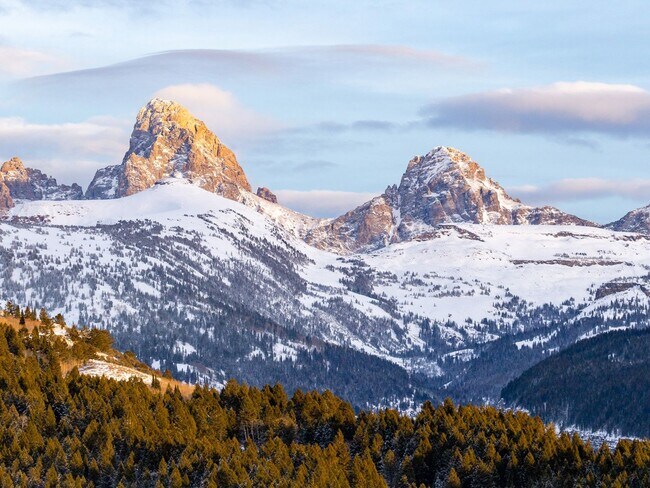 Photo - Modern, Spacious 3-Bedroom Townhome in the...