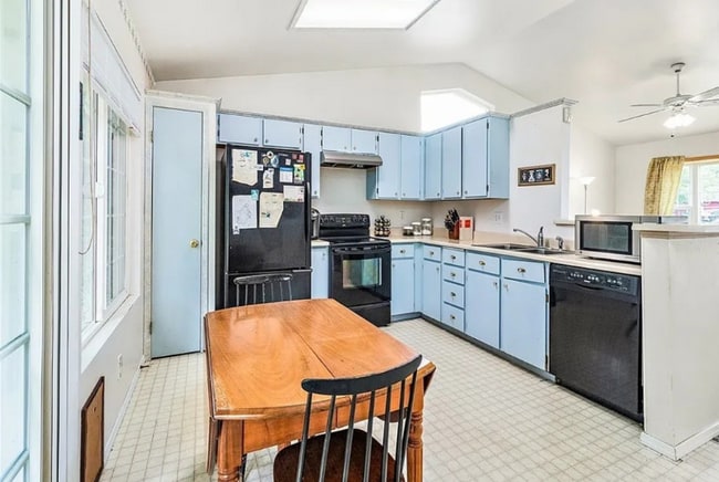 Photo - 6834 Troy Ln NE