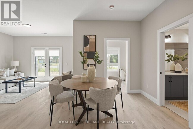 Photo - 33318 Richmond St