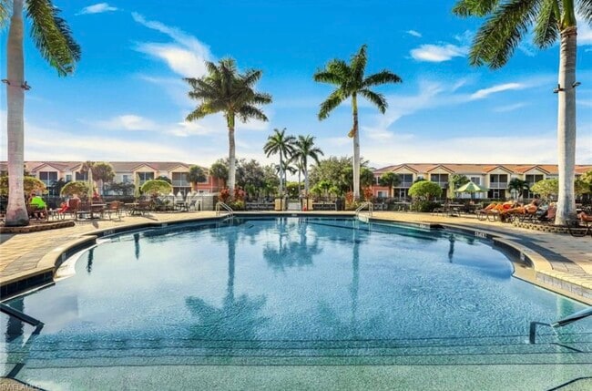 Piscina principal - 20241 Estero Gardens Cir Unidad 102