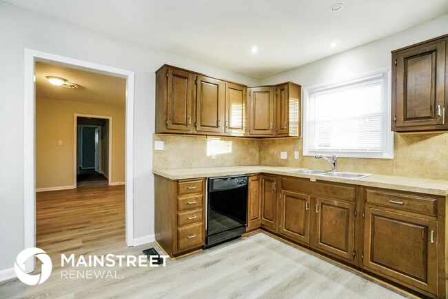 Photo - 7412 Roshon Ave