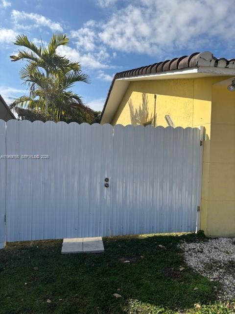 Building Photo - XXX30 SW 21st St Unit Efficiency