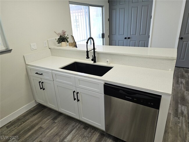 Building Photo - 223 Greenbriar Townhouse Way Unit 223