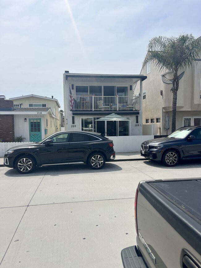 Building Photo - 208 30th St Unit 208.5    208 and one half