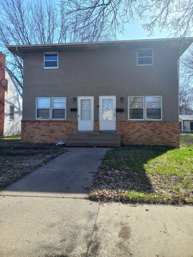 house - 704 Upton Ave N Townhome