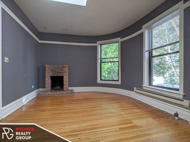 Photo - 1224 N Dearborn St Apartments