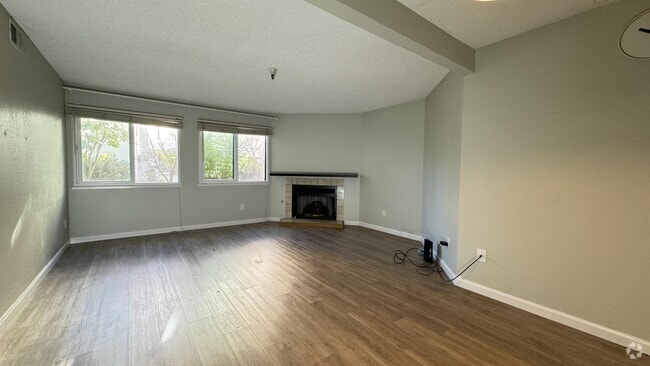Building Photo - 545 Pierce St Rental