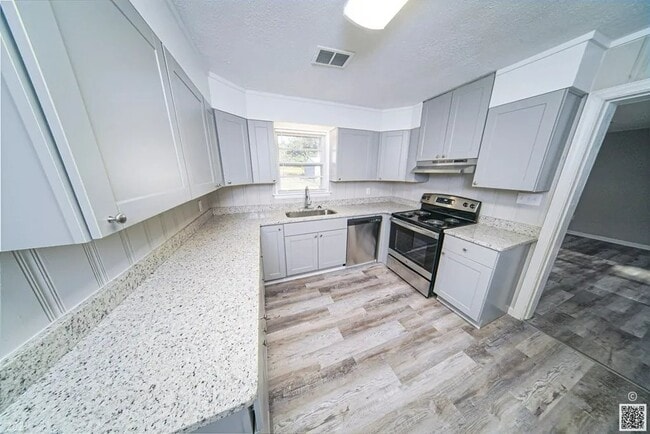 Photo - 308 Butler St