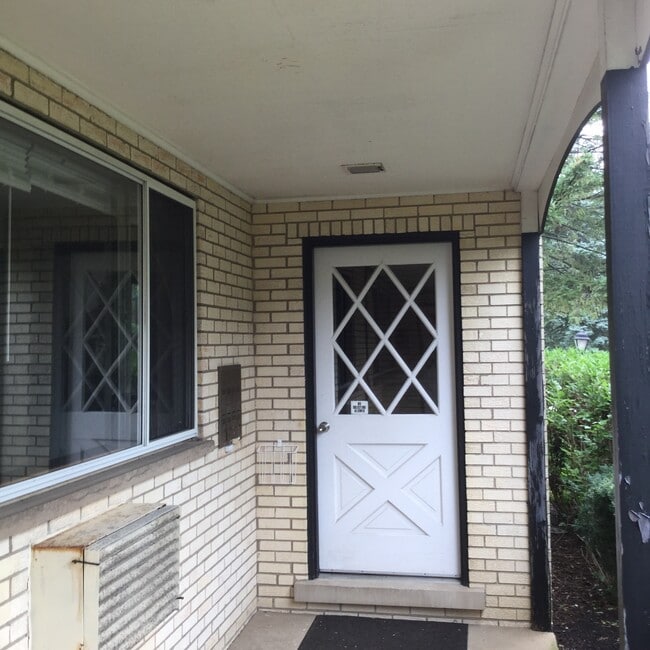 Building Photo - 235 E Palatine Rd Unit 1