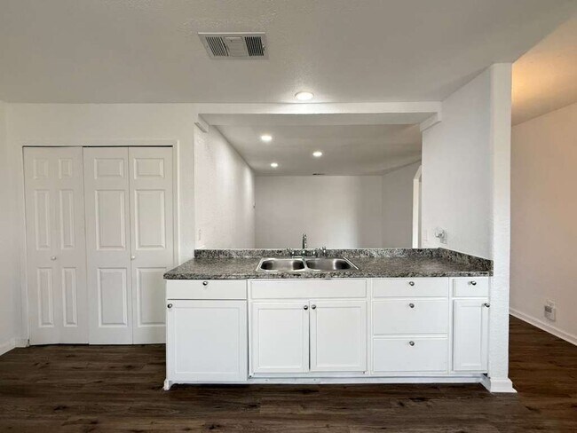 Photo - 6011 Hidden Rose