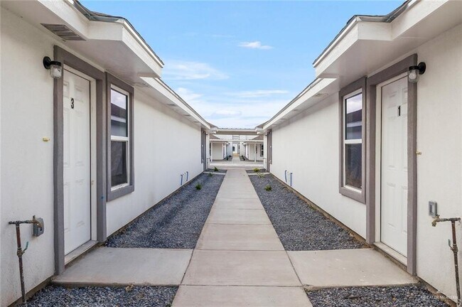 15 Frio Ave Unit 3