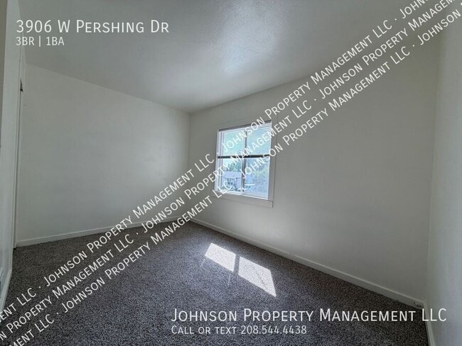Photo - 3906 Pershing Dr