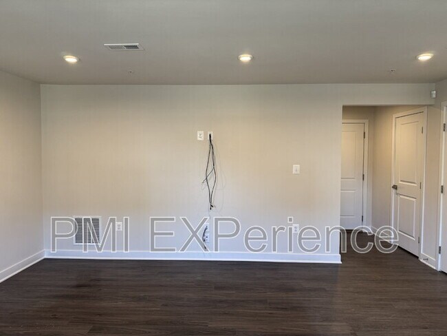 Photo - 5609 Greenpoint Ln