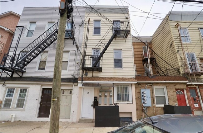 Building Photo - 18 Wallis Ave Unit 2-2 Rental